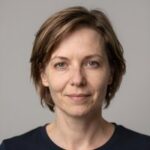 Улыбающаяся клиентка Мария Ивановна получила срочный займ для пенсионеров в компании Быстрый Займ